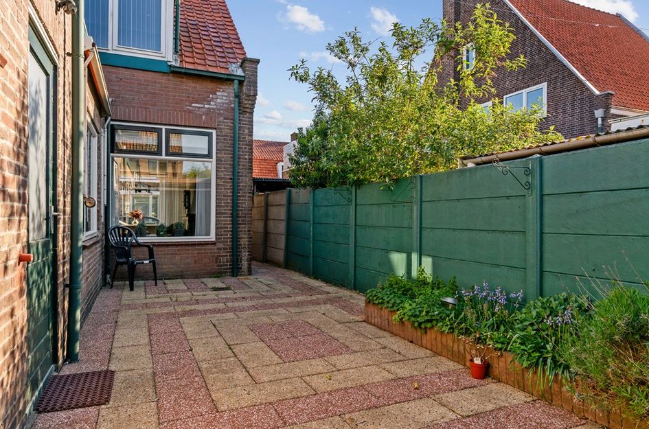 Admiraal de Ruyterstraat 55