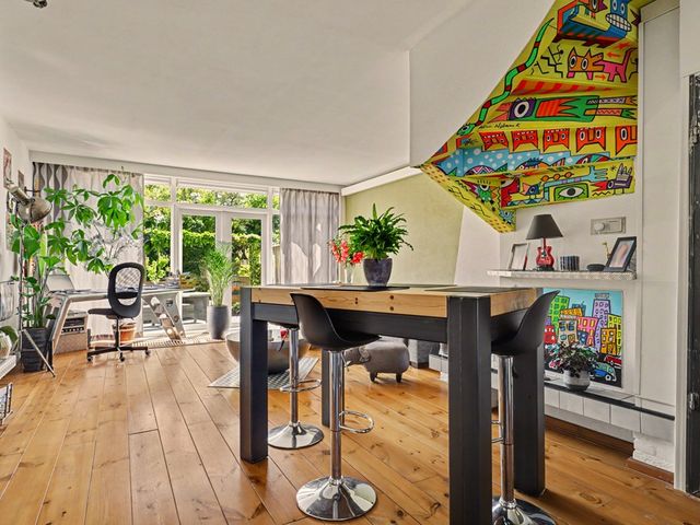 Kemphaanpad 15, Strijen