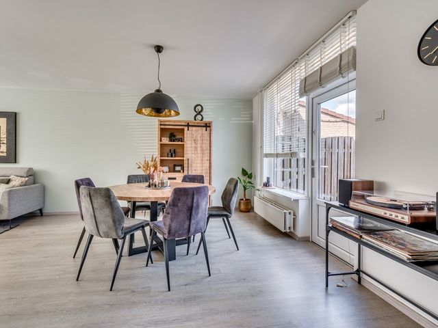 Pater Beekerplein 6, Velden
