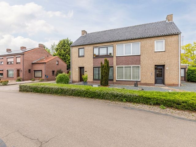 Steenakkerstraat 11, Maasbracht