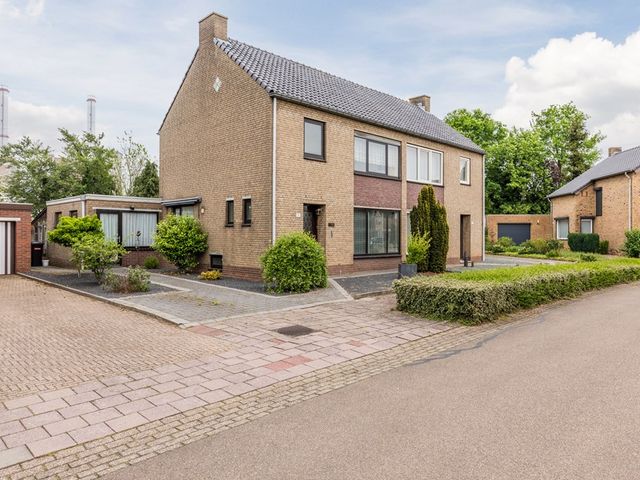 Steenakkerstraat 11, Maasbracht
