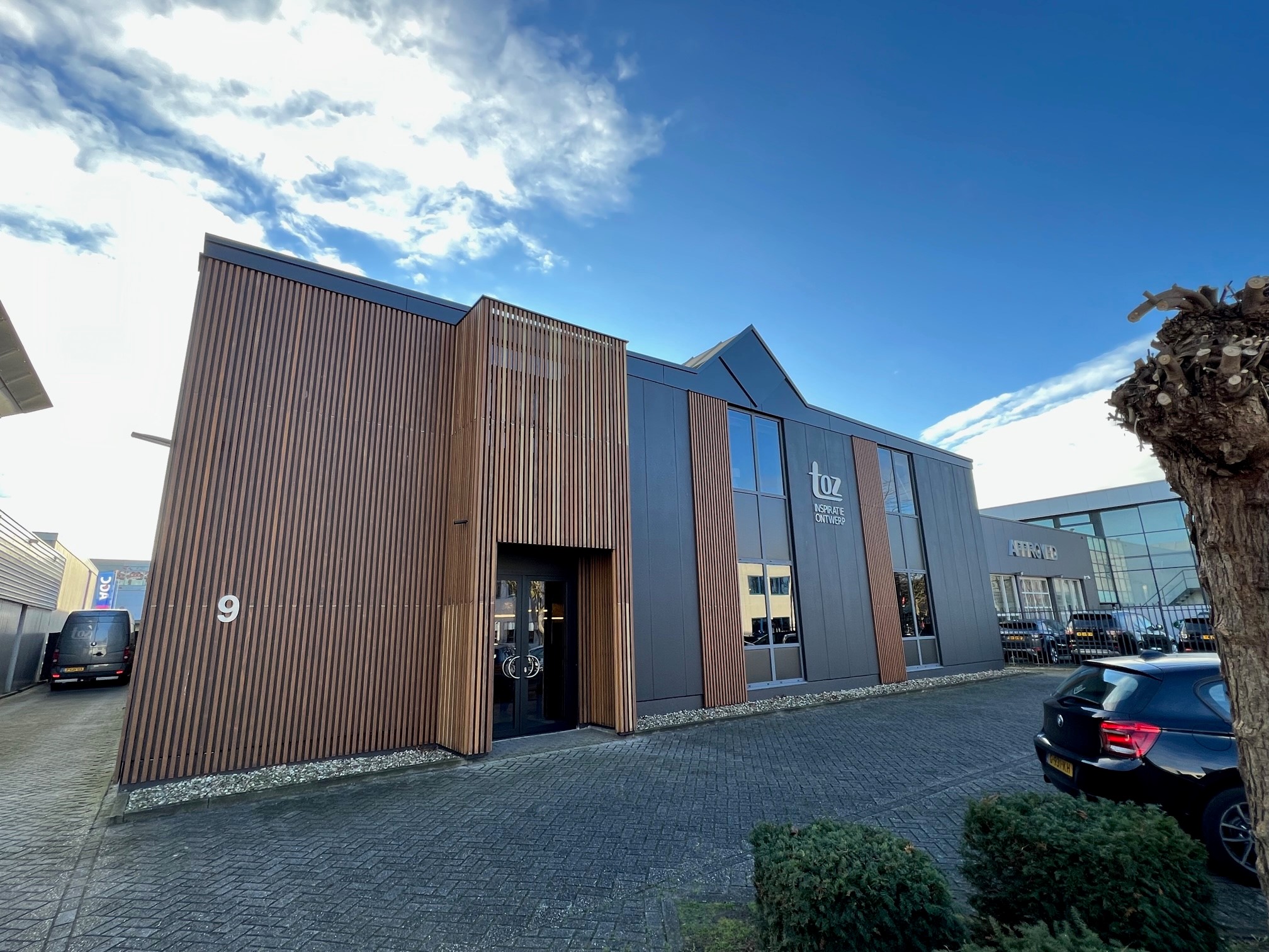 Kantoor-/showroom met bedrijfsruimte van totaal 860 m² aan de Europalaan 9 in Den Bosch verhuurd!