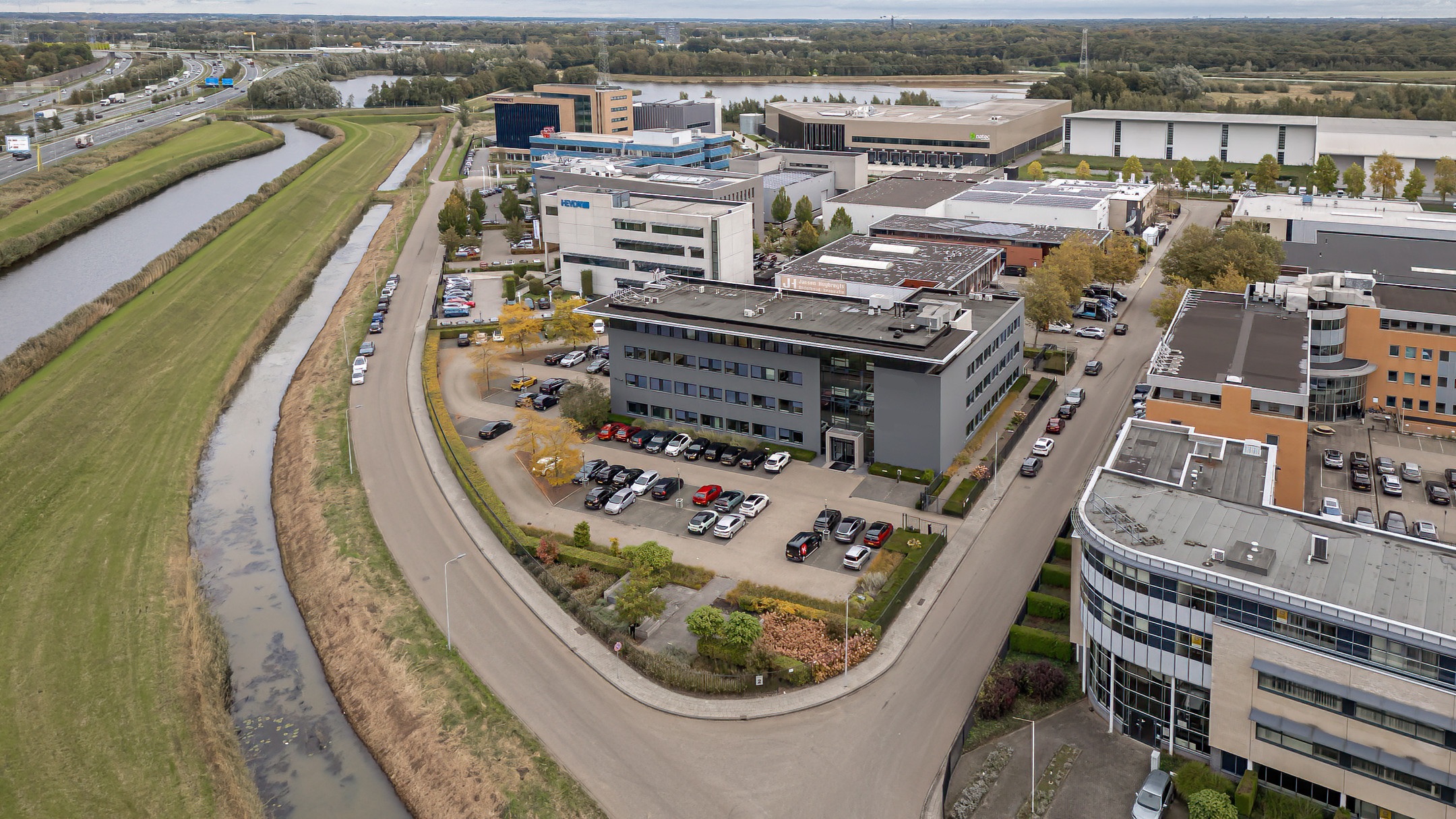Zelfstandig kantoorgebouw van circa 3.200 m² aan de Waterman 2 in 's-Hertogenbosch!