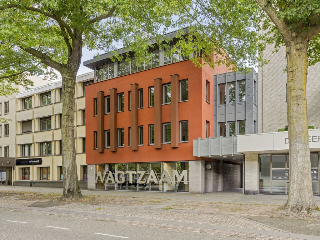 Raadhuislaan 15, Oss