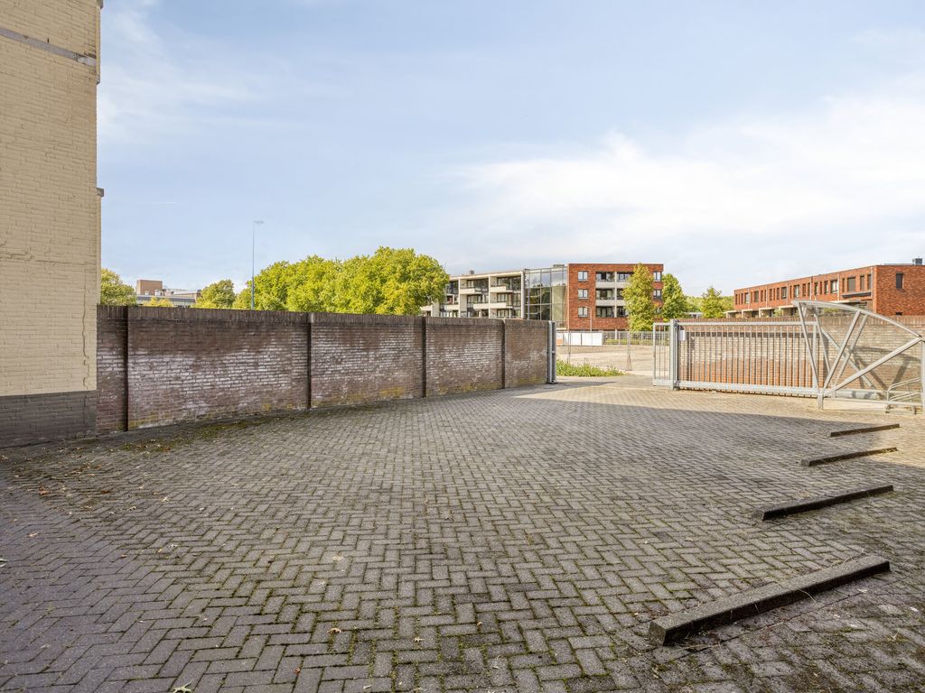 Raadhuislaan 15, Oss