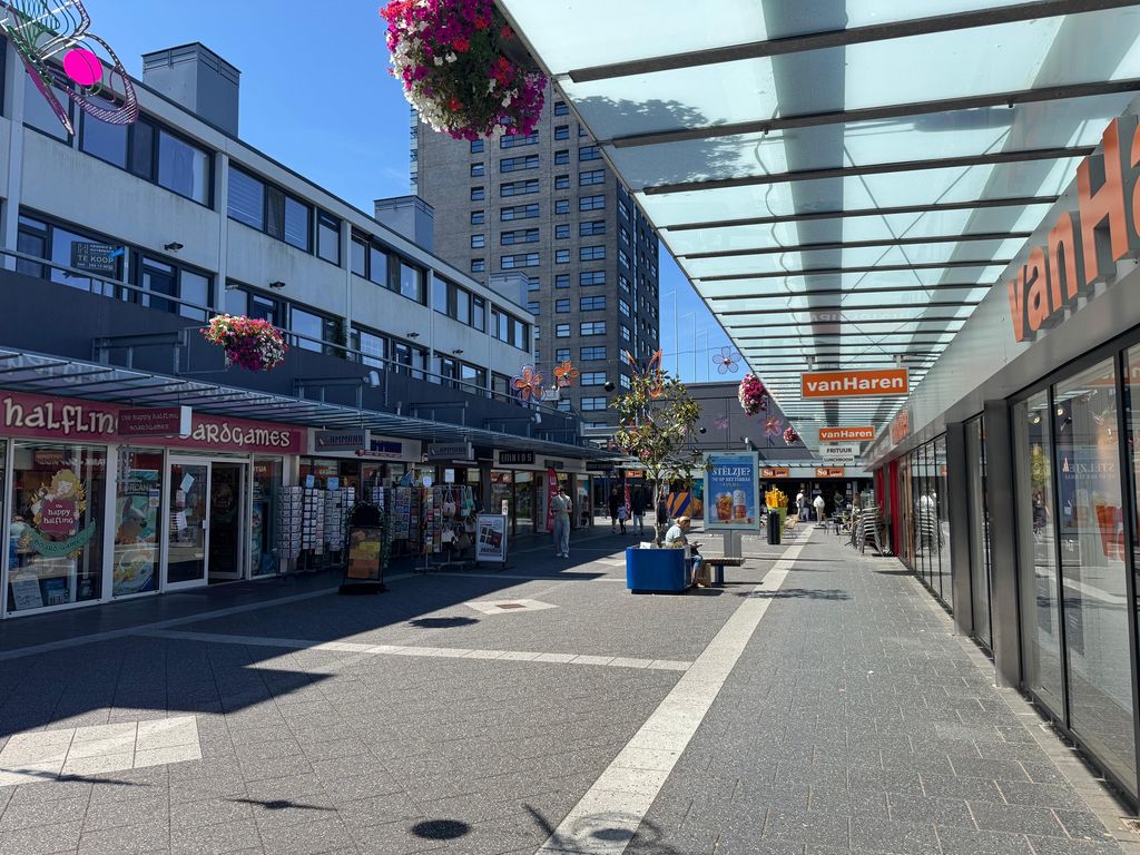 Winkelcentrum Woensel 12, EINDHOVEN