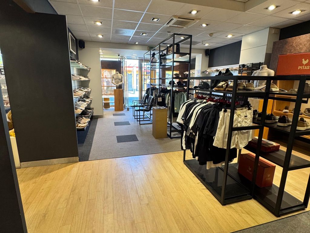 Winkelcentrum Woensel 12, EINDHOVEN