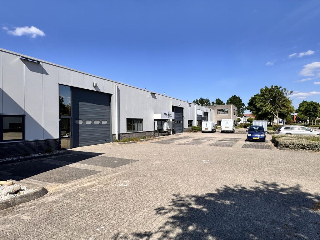 Ringweistraat 8, Waardenburg