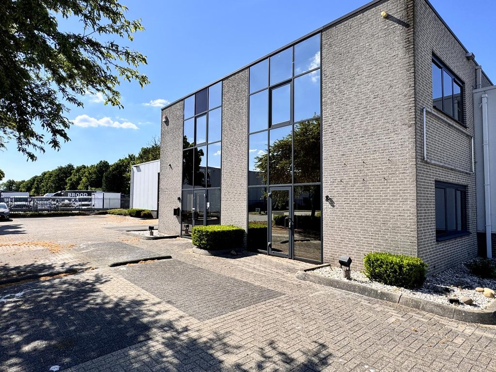Ringweistraat 8, Waardenburg