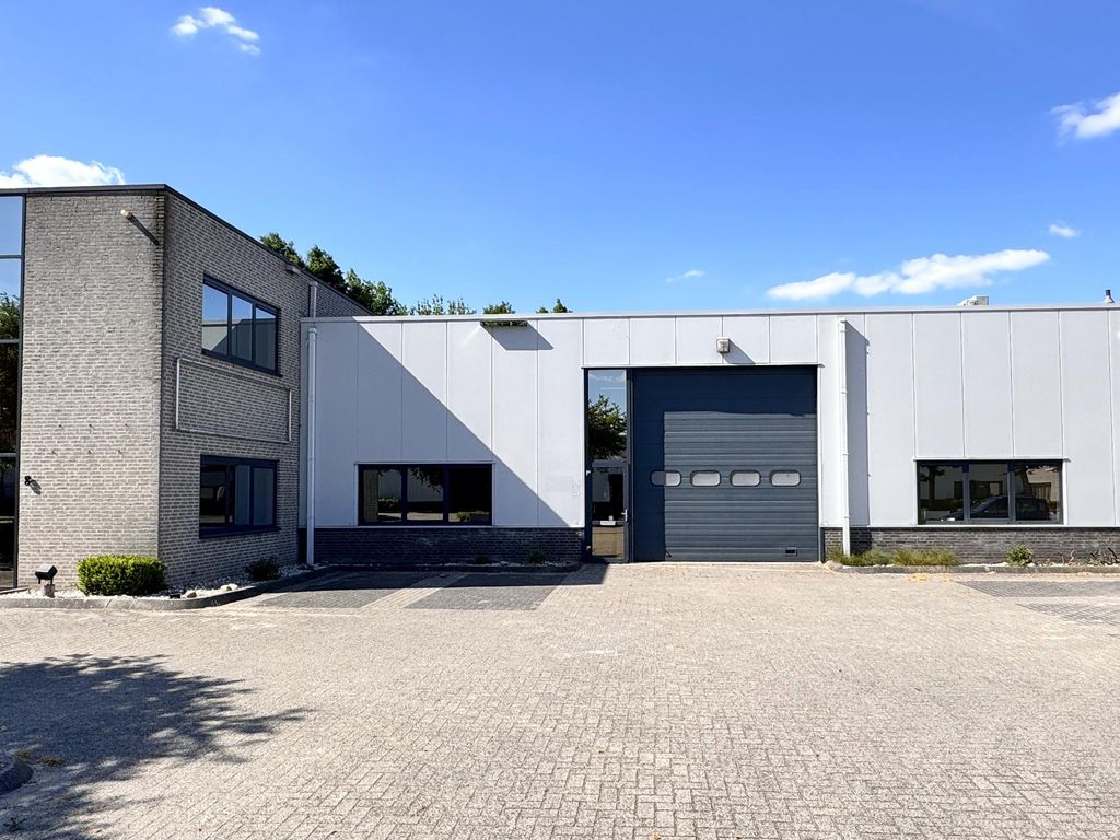 Ringweistraat 8, Waardenburg