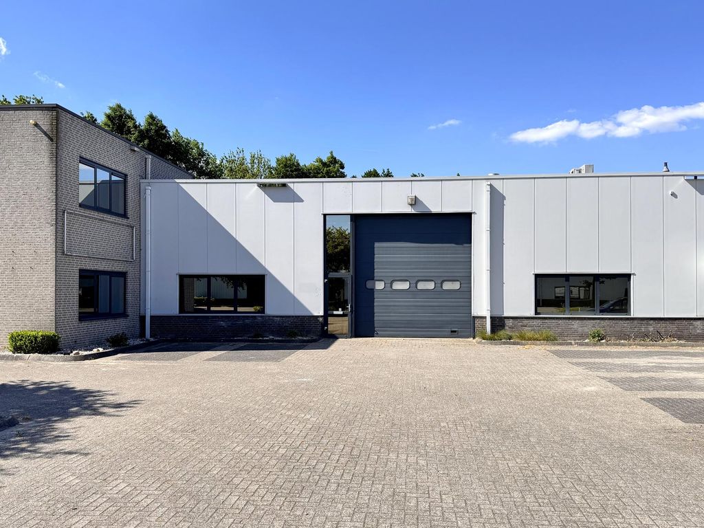 Ringweistraat 8, Waardenburg