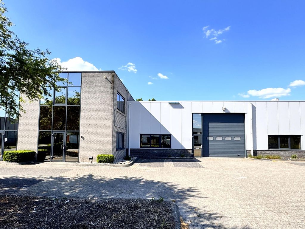 Ringweistraat 8, Waardenburg