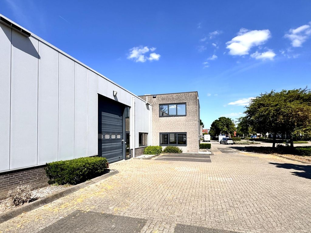 Ringweistraat 10, Waardenburg
