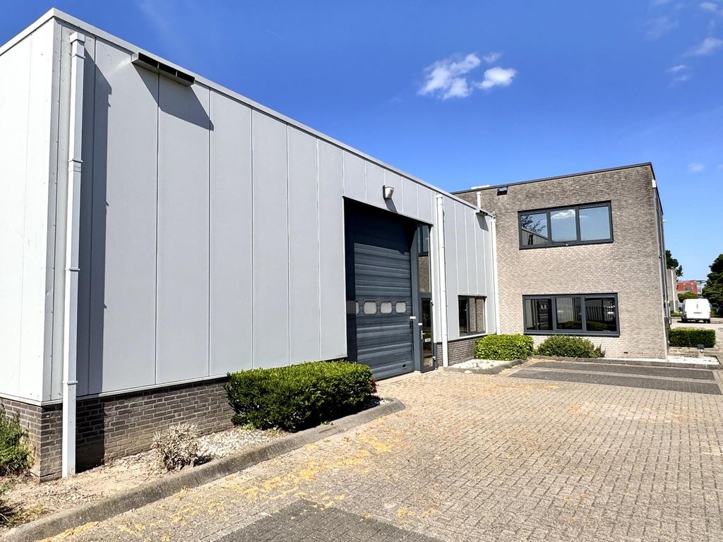 Ringweistraat 10, Waardenburg