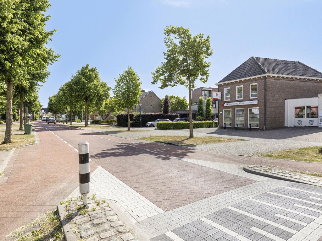 't Dorp 103, HEESCH