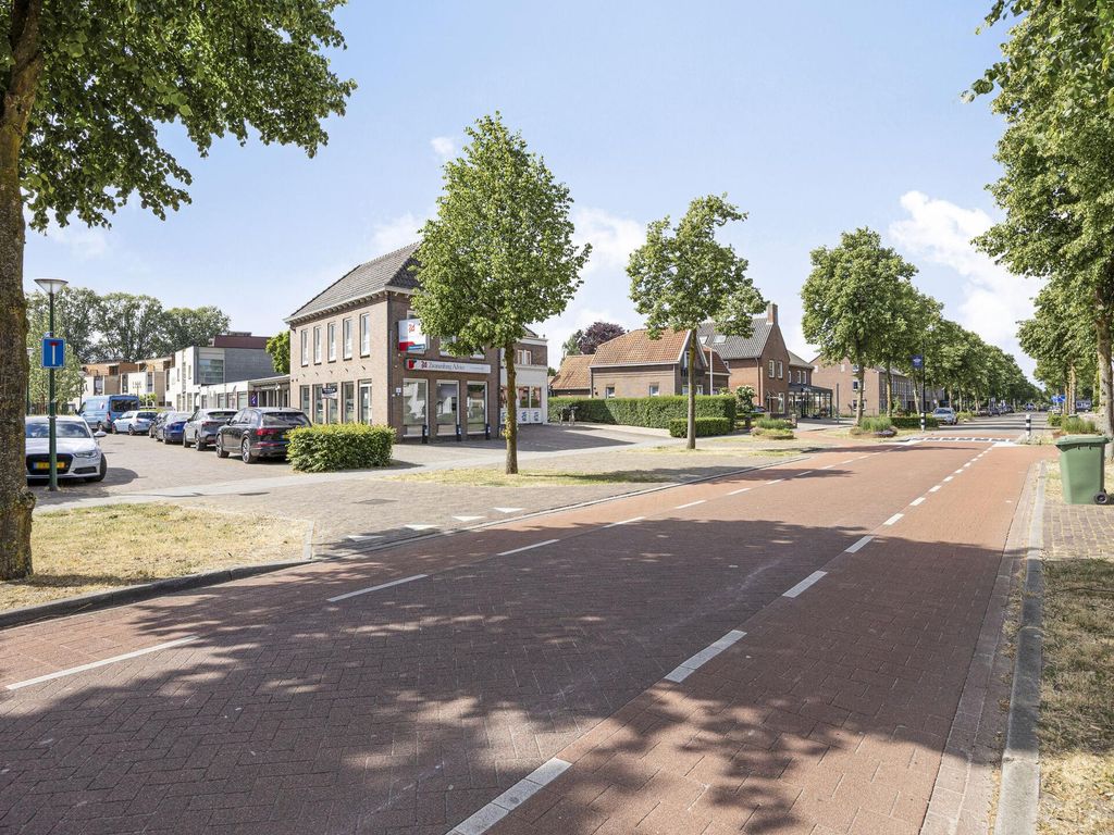 't Dorp 103, HEESCH