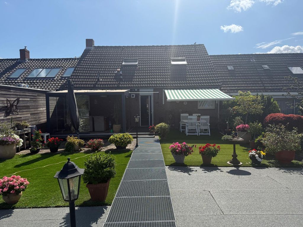 Sniederslaan 18, BLADEL