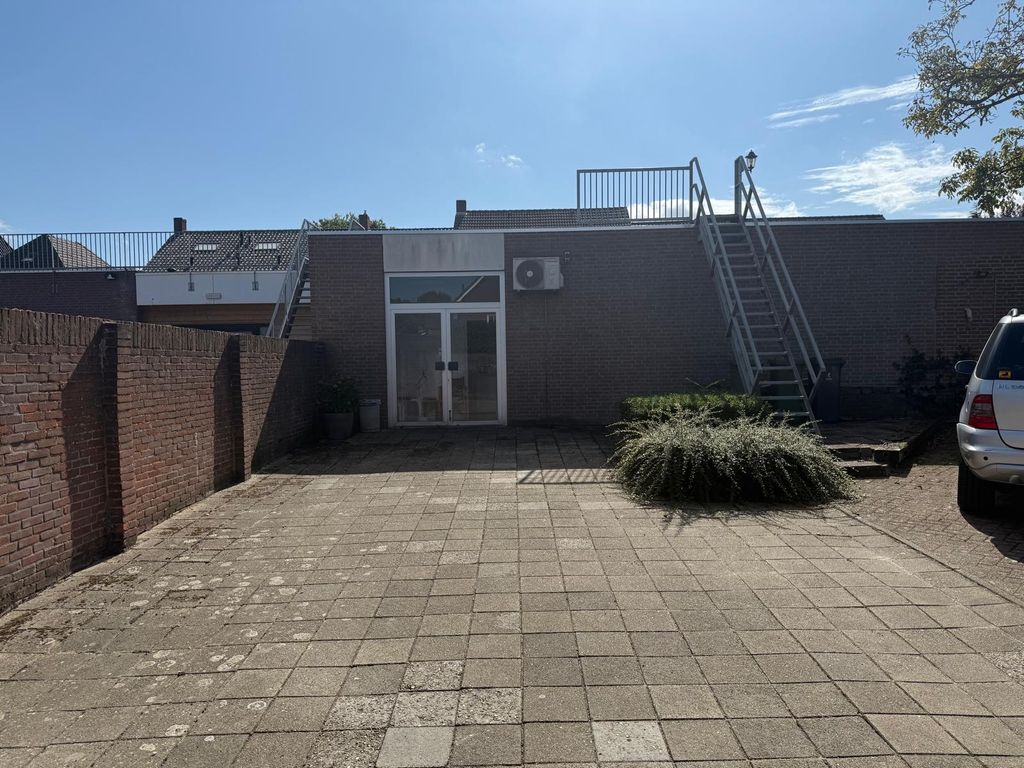 Sniederslaan 18, BLADEL