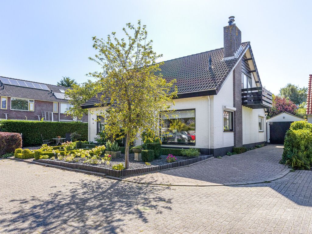 J.W. Schuurmanstraat 14, DOMBURG