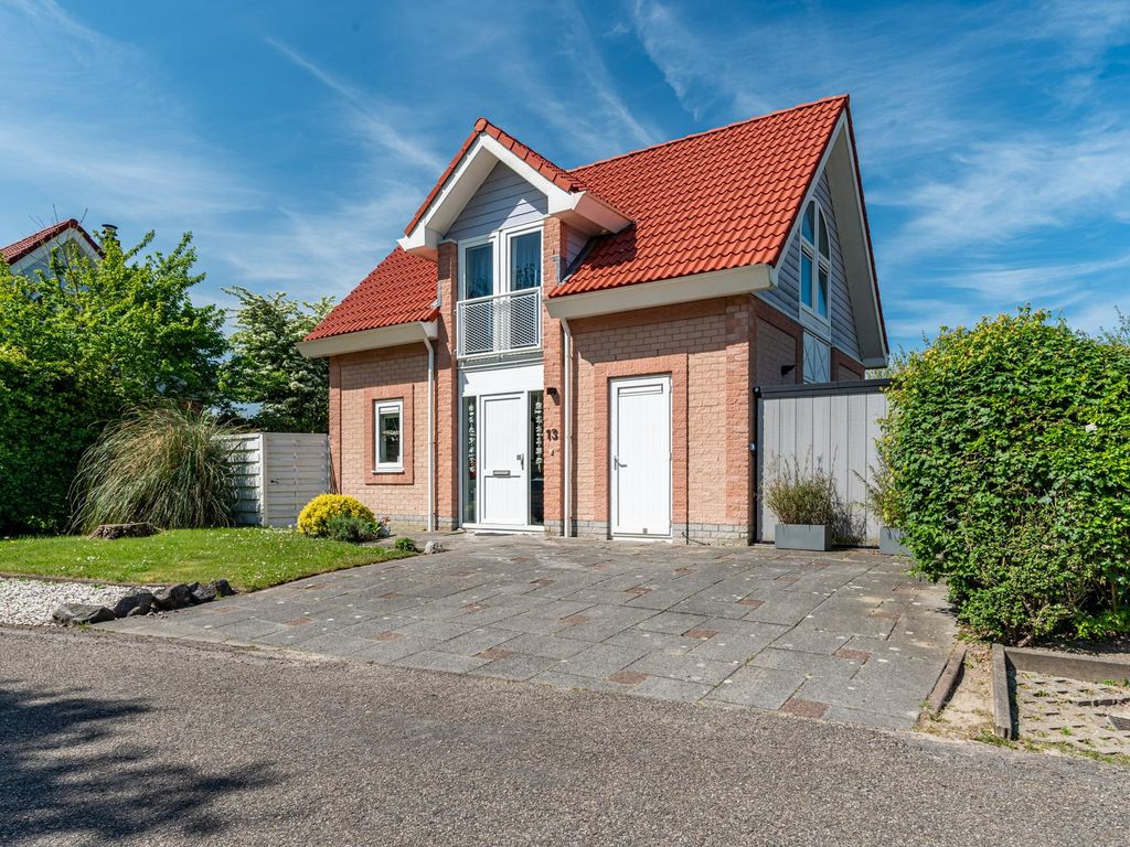 Golfslag 13, KAMPERLAND