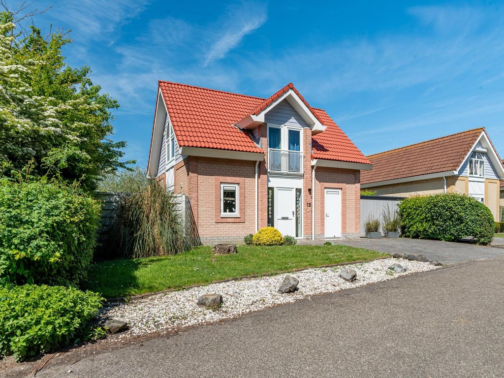 Golfslag 13, KAMPERLAND