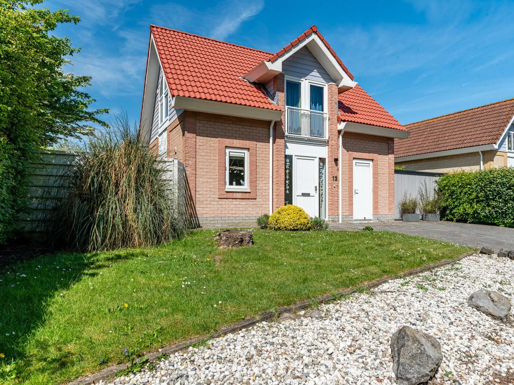 Golfslag 13, KAMPERLAND