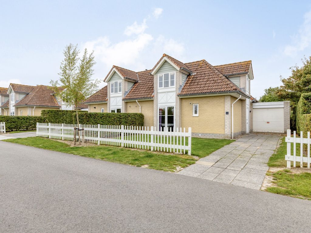 Helmgras 6-8 , KAMPERLAND