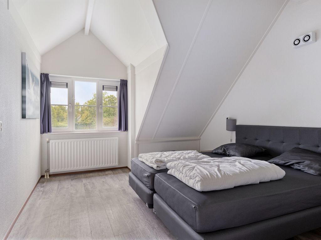 Helmgras 6-8 , KAMPERLAND