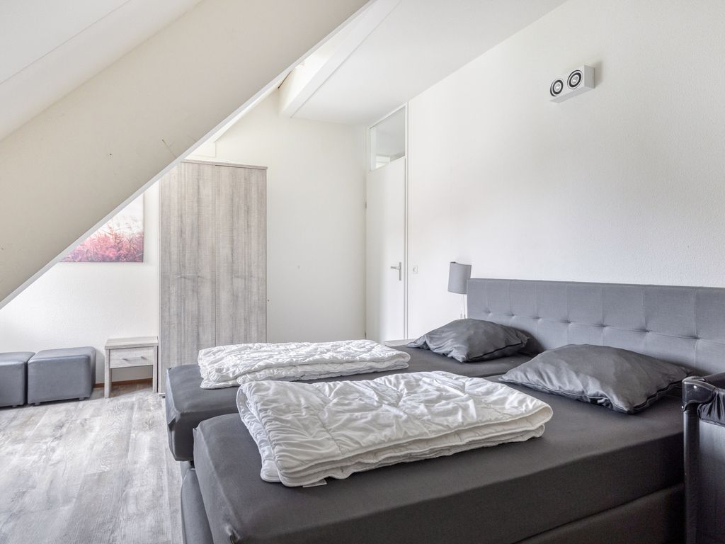 Helmgras 6-8 , KAMPERLAND