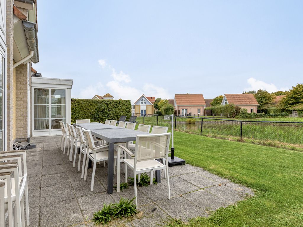 Helmgras 6-8 , KAMPERLAND