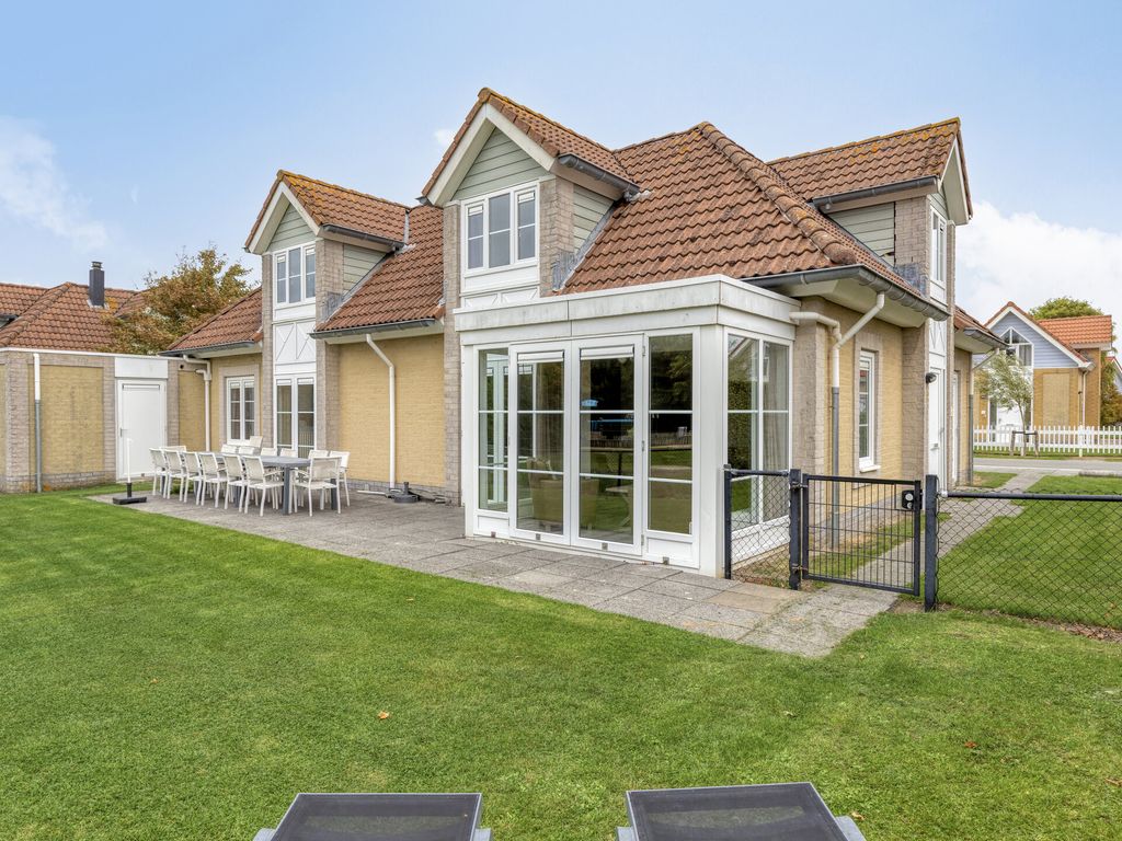 Helmgras 6-8 , KAMPERLAND