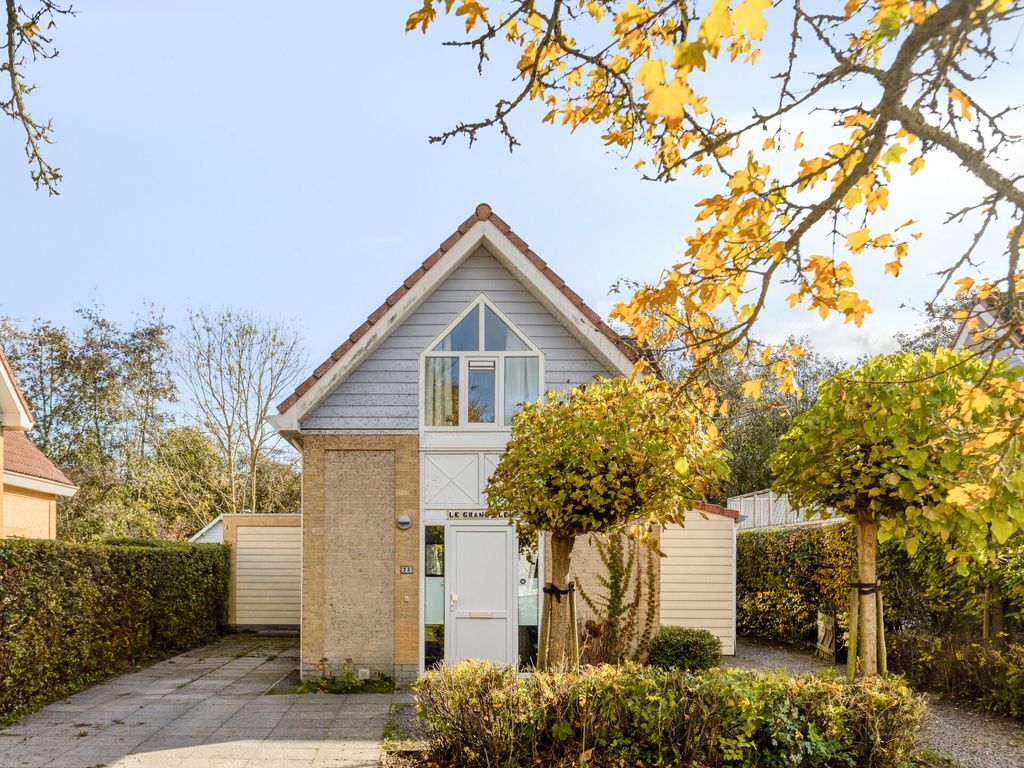 Kering 23, KAMPERLAND