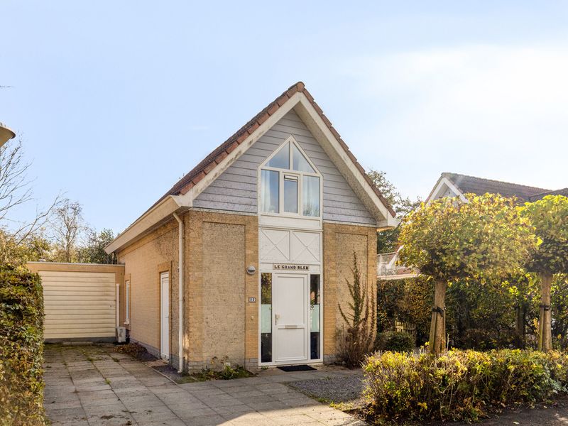 Kering 23, KAMPERLAND