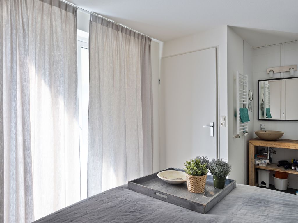 Kering 23, KAMPERLAND