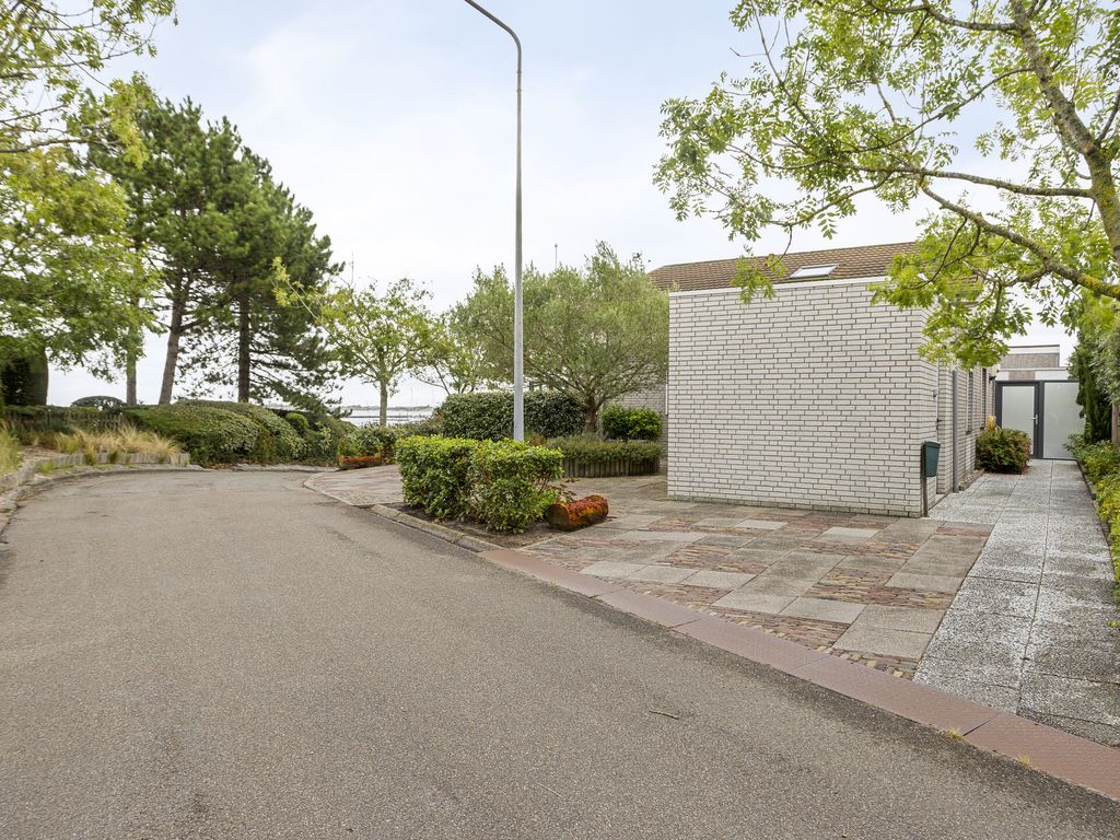 Ostrea 15, KAMPERLAND