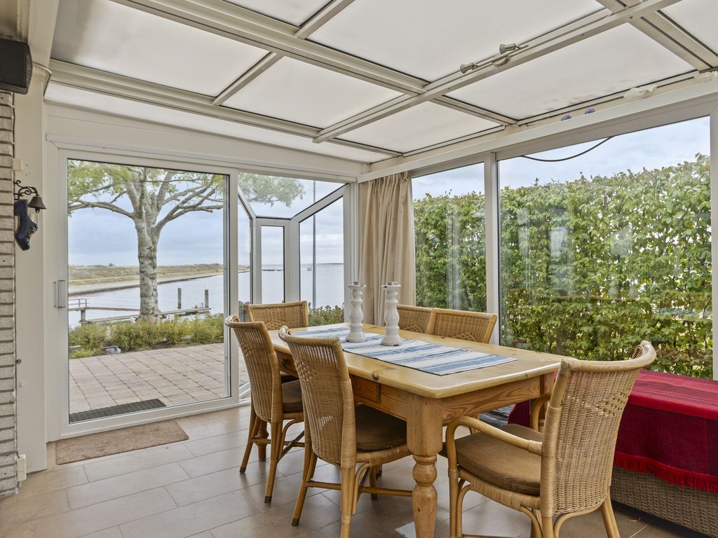 Ostrea 15, KAMPERLAND