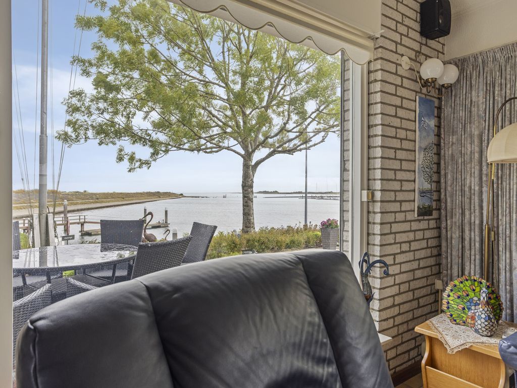 Ostrea 15, KAMPERLAND