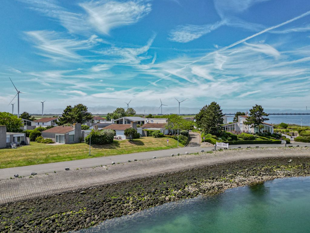 Ostrea 15, KAMPERLAND
