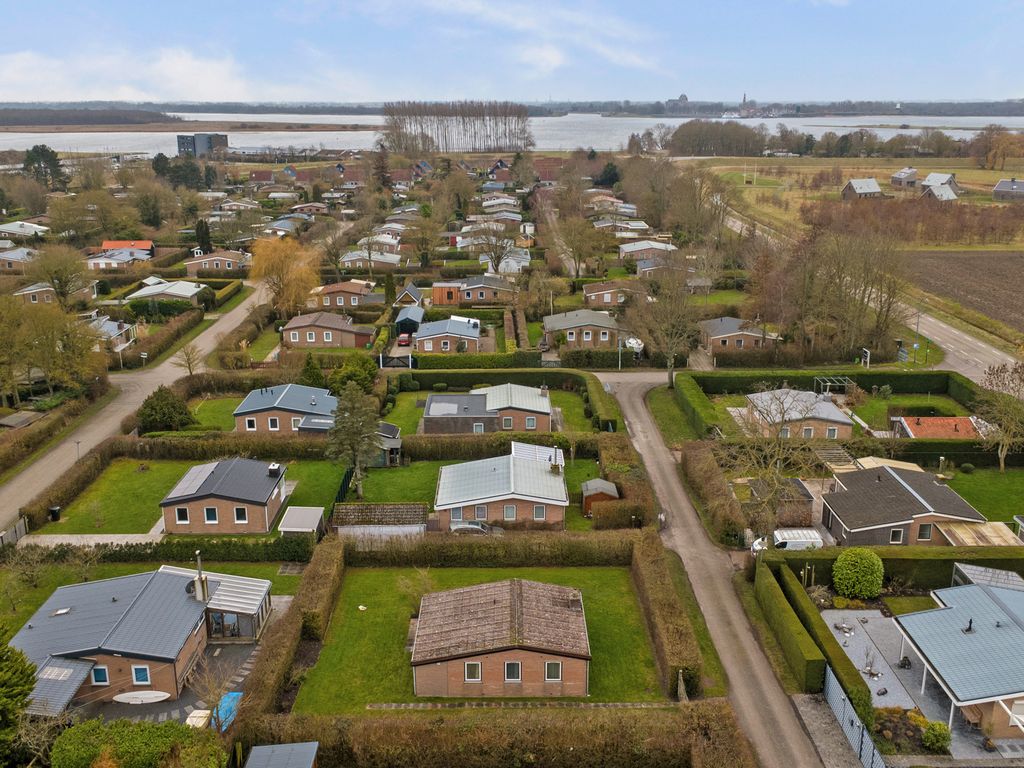 Saturnuslaan 6, KAMPERLAND