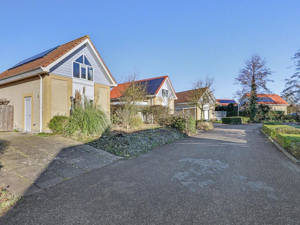 Golfslag 9, KAMPERLAND