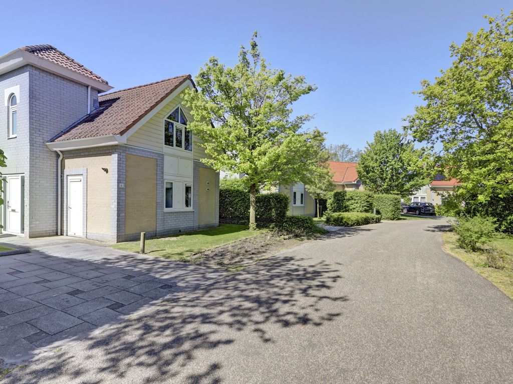 Kering 12, KAMPERLAND