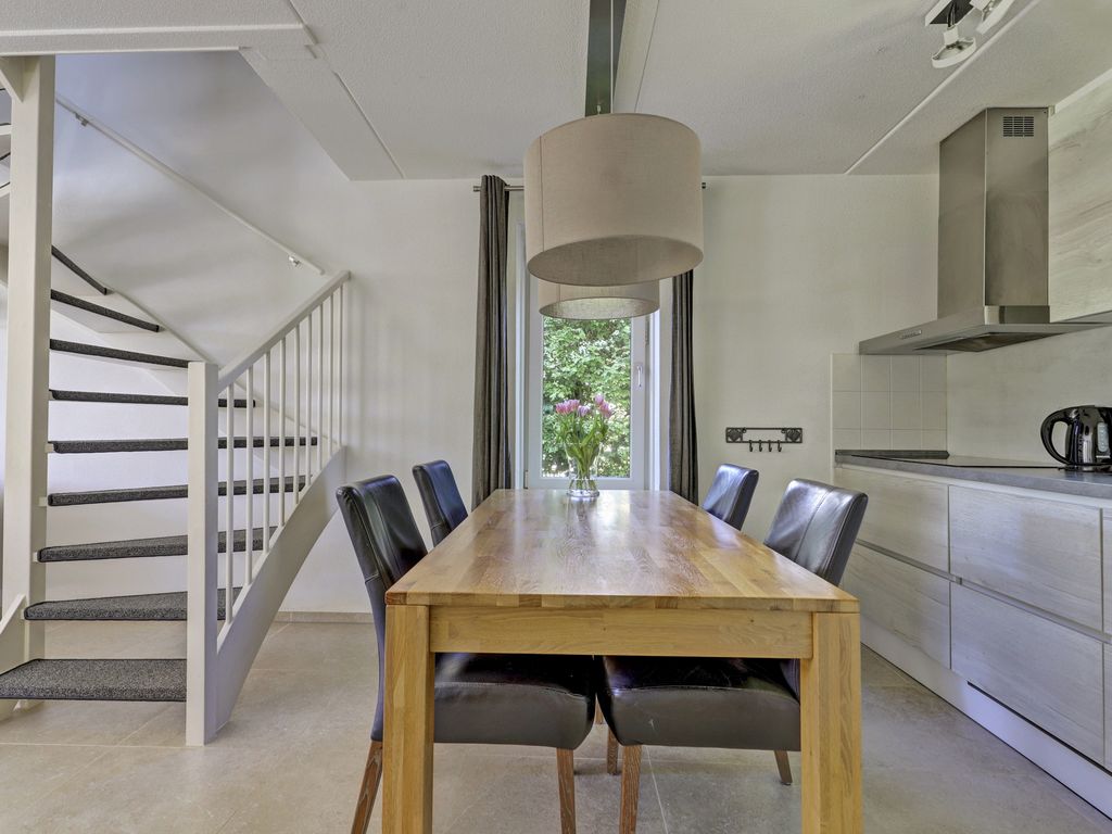 Kering 12, KAMPERLAND