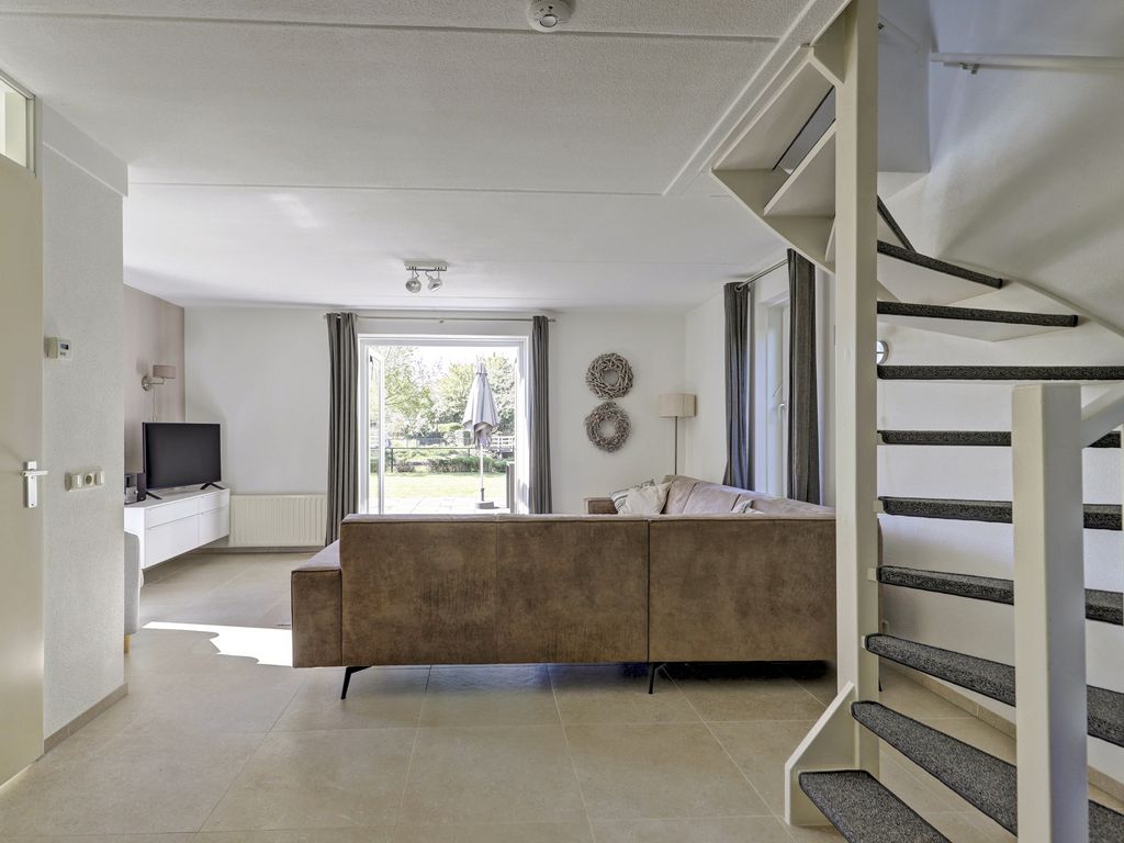 Kering 12, KAMPERLAND