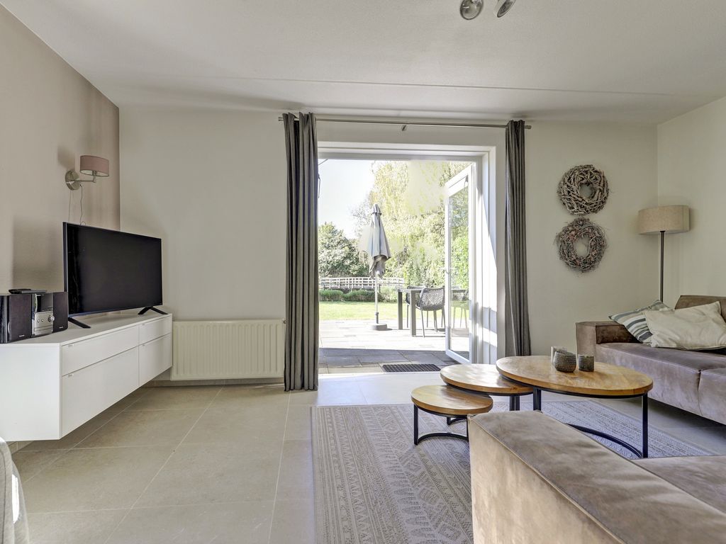Kering 12, KAMPERLAND