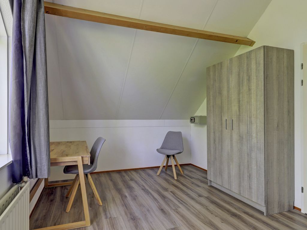 Kering 12, KAMPERLAND