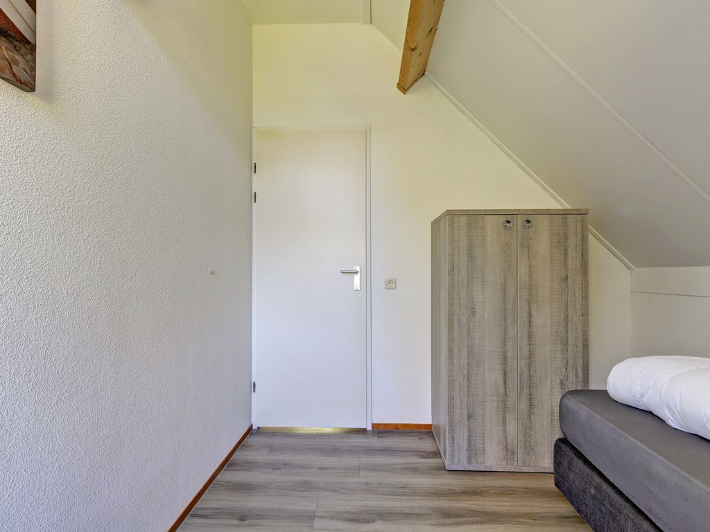 Kering 12, KAMPERLAND