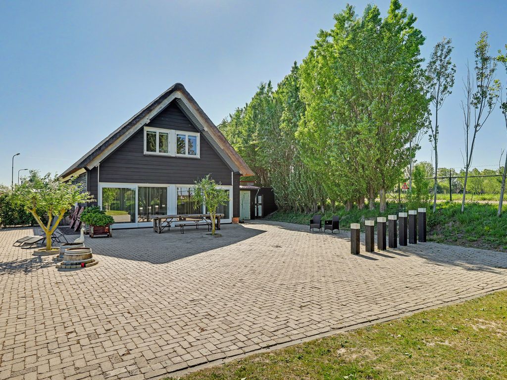 Boomdijk 2, Kats