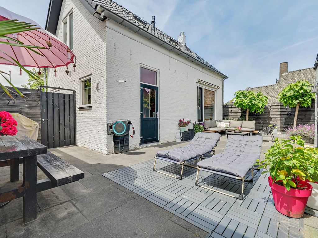 Burgemeester P Wissestraat 18, GEERSDIJK