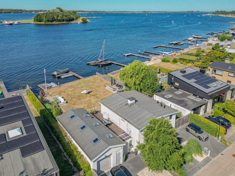 Villa am Wasser