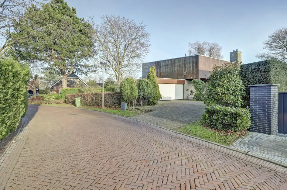 Notaris L P vd Blinkln 11a